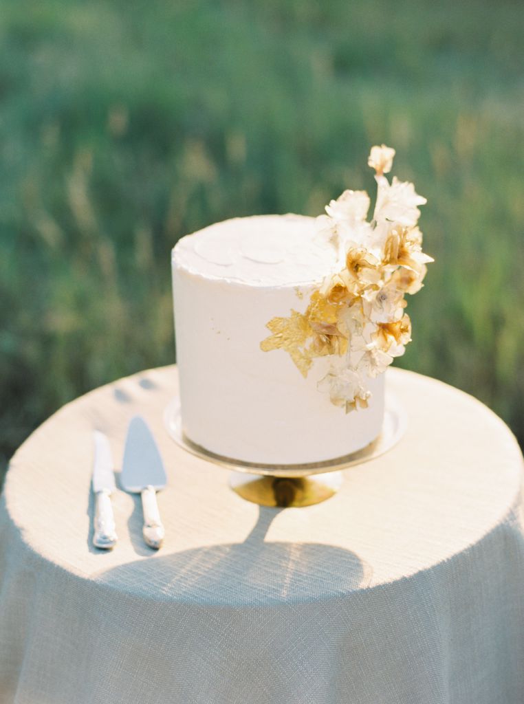 wedding cake table and white wedding cake